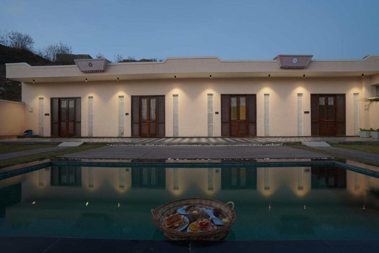 Parijat Private Pool Villa 1, 2 And 3 Bhk 烏代浦 外观 照片